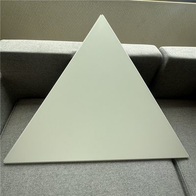 Пефорированный акустический триангулярный алюминий кладет в панель потолка 1000x1000x1000MM