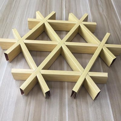 Треугольная открытая ячейка металлические потолочные плитки алюминиевые металлические решетки потолок