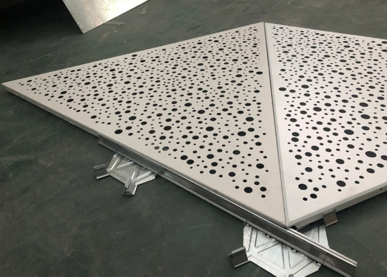 Пефорированный алюминиевый потолок ISO9001 металла для проекта аэропорта