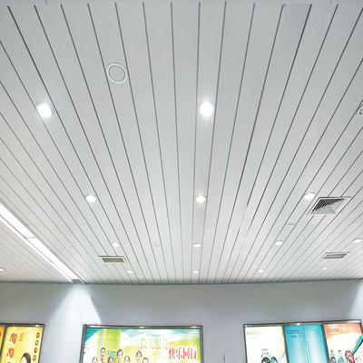 Покрытие зерна линейной ширины прокладки 300mm потолка прокладки g алюминиевой деревянное