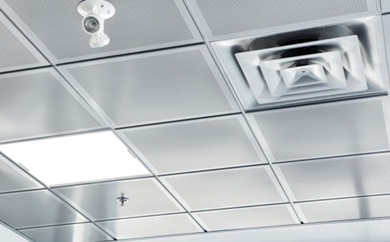 Положение алюминия в квадрате дизайна ISO9001 потолка металла кроет 0.7mm черепицей