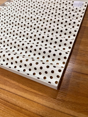 Панель волны синуса 600x630x2.0mm алюминиевая рифленая с прокалыванием диаметра 10mm