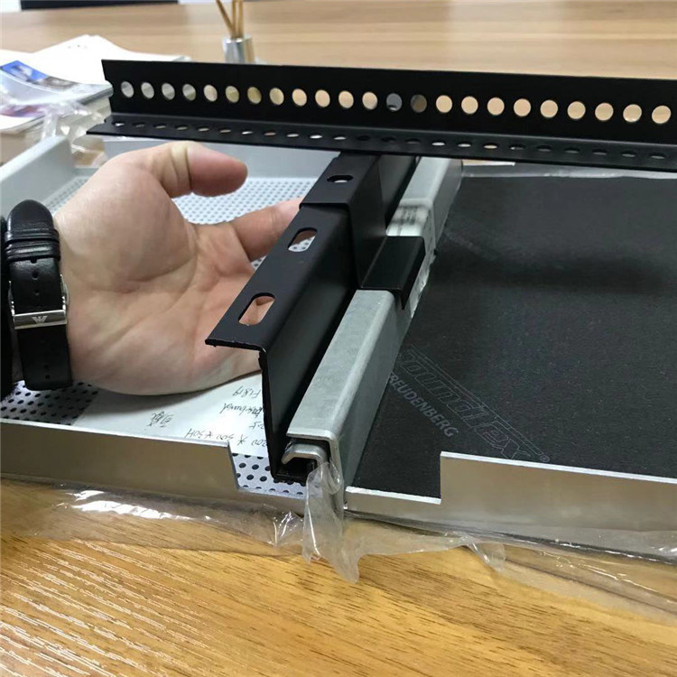 крюк алюминиевого потолка металла 600x1200 акустический пефорированный на панели потолка